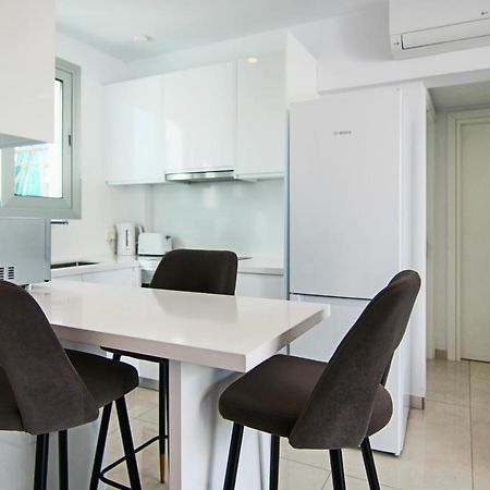 파포스 Phaedrus Living - Seaside Executive Flat Harbour 202 아파트 외부 사진
