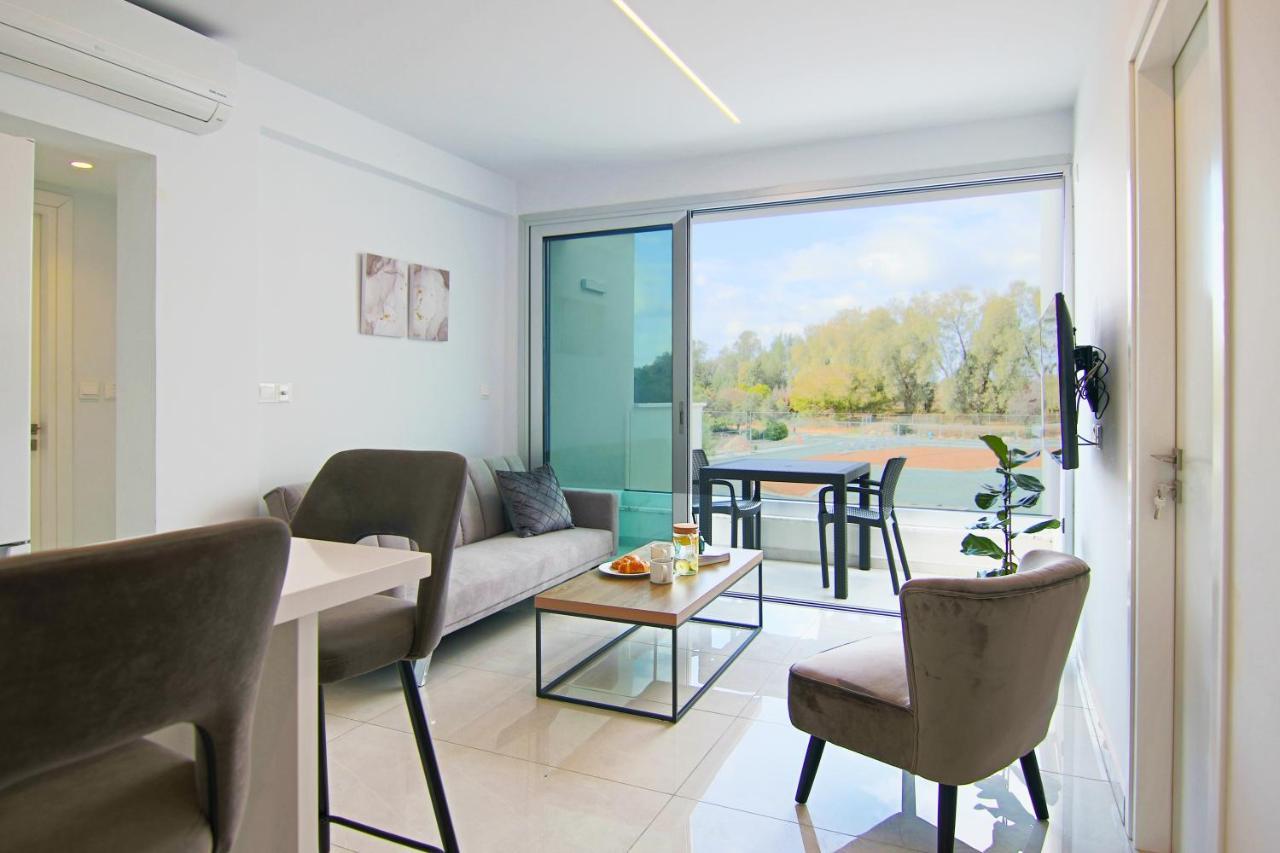 파포스 Phaedrus Living - Seaside Executive Flat Harbour 202 아파트 외부 사진